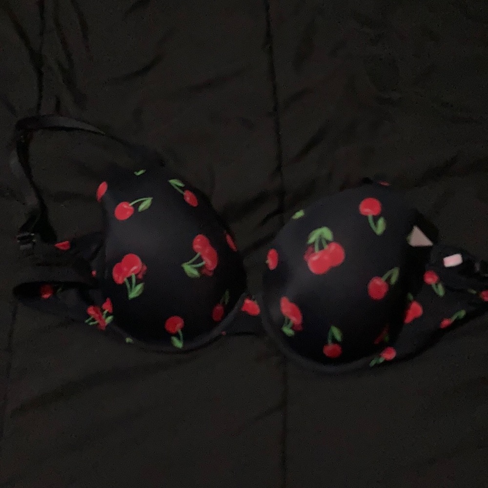 Victoria’s Secret Cherry Print 34DD Push-Up Bra